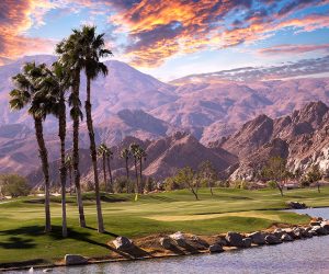 Sumérgete en el glamour de Palm Springs. Descubre su arquitectura de mediados de siglo, disfruta de sus lujosos resorts y explora el impresionante paisaje del desierto. ¡El destino perfecto para una escapada inolvidable!