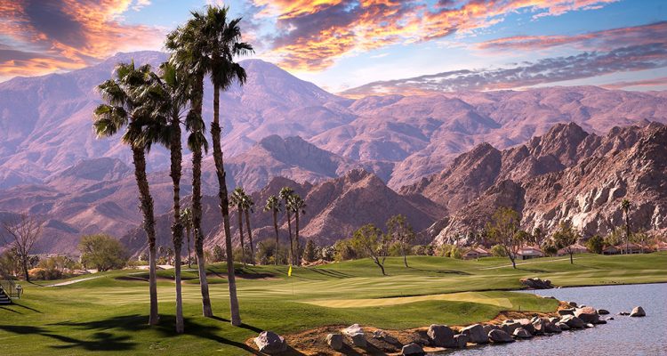 Sumérgete en el glamour de Palm Springs. Descubre su arquitectura de mediados de siglo, disfruta de sus lujosos resorts y explora el impresionante paisaje del desierto. ¡El destino perfecto para una escapada inolvidable!